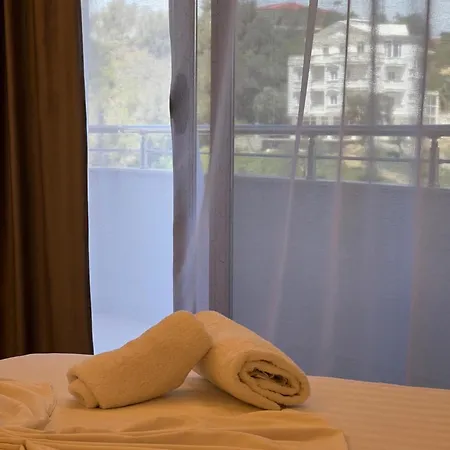 Summer Palace Apartament Golem (Tirana)