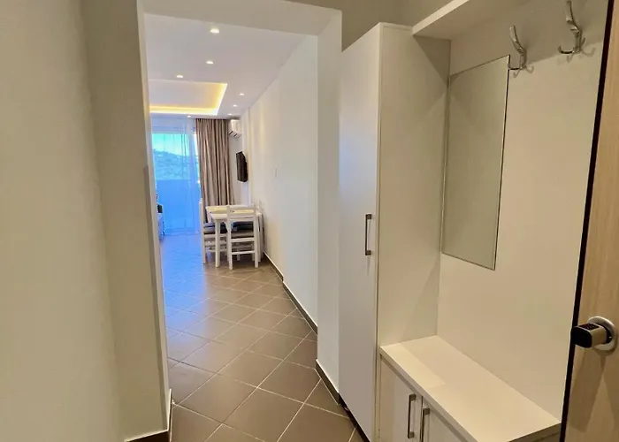 Summer Palace Apartment