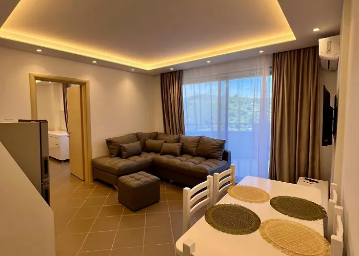 Summer Palace * Golem (Tirana)