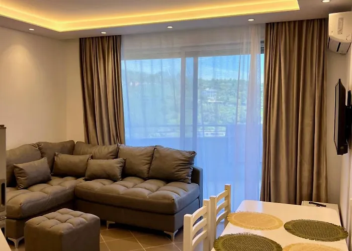 Summer Palace Apartment *