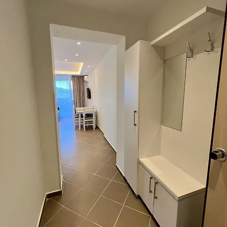 Summer Palace Apartment