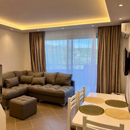 Summer Palace Apartment *